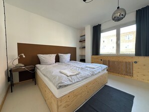 4 bedrooms, travel cot, WiFi, bed sheets