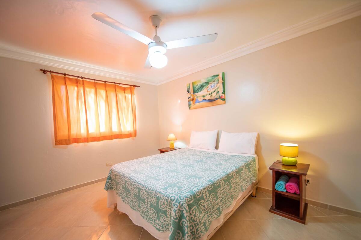 Appartement de base (APT 48) | 1 chambre, coffre-fort, accès au Wi-Fi (inclus), ameublement unique