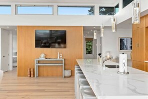 Interior - Ocean View Moss Beach Retreat (Moss Beach)