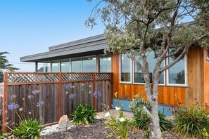 Property grounds - Ocean View Moss Beach Retreat (Moss Beach)
