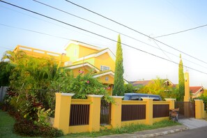 Exterior - The Vista Inn (Falmouth)