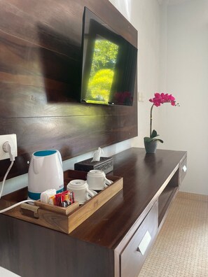 Egyptian cotton sheets, premium bedding, desk, free WiFi - Tinggian Hill Retreat (Penida Island)