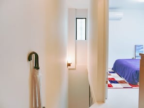 1 dormitorio, escritorio, tabla de planchar con plancha y wifi