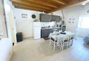 Refrigerador, microondas, horno y lavavajillas 