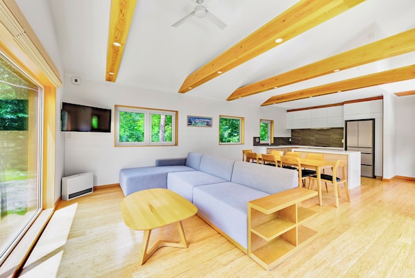 Luxury Chalet, 3 Bedrooms, Kitchen, Mountain View | Living area