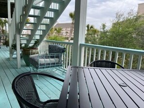 Outdoor dining - Secluded Spring Break & Summer Beach House w/Game Room (Gulf Shores)