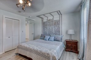 5 bedrooms, iron/ironing board, free WiFi, bed sheets - Secluded Spring Break & Summer Beach House w/Game Room (Gulf Shores)