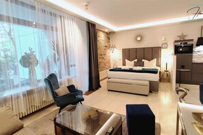 Desk, iron/ironing board, travel crib, free WiFi - Homely Stay -  Studio P1 (München)