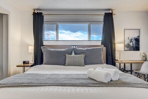 3 Schlafzimmer, Schreibtisch, Bügeleisen/Bügelbrett, Reisekinderbett