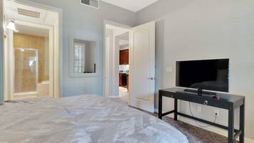 1 bedroom, desk, iron/ironing board, WiFi