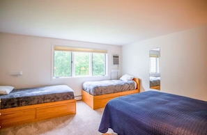 3 habitaciones, escritorio, tabla de planchar con plancha y wifi gratis