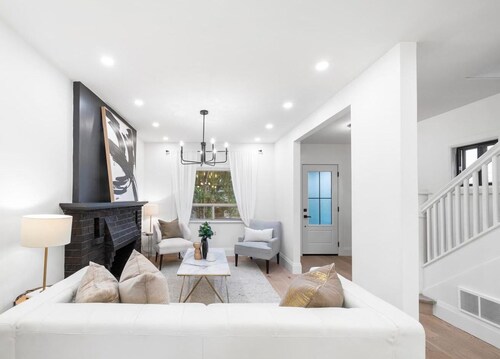 Cozy detached House In Midtown Toronto,!