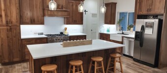 Clean, comfortable house in rural setting. Stocked kitchen. Close to Silverwood.