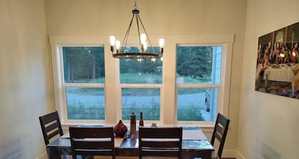 Clean, comfortable house in rural setting. Stocked kitchen. Close to Silverwood.