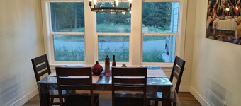 Clean, comfortable house in rural setting. Stocked kitchen. Close to Silverwood.