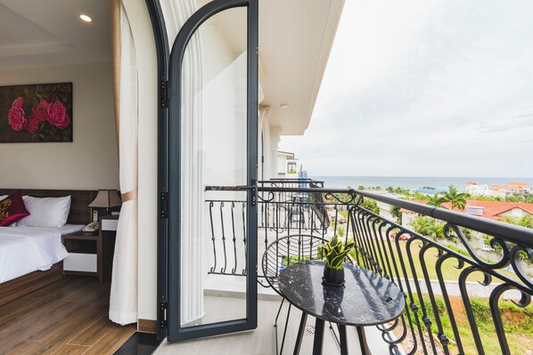 デラックス ルーム キングベッド 1 台 バルコニー | 部屋からの景観