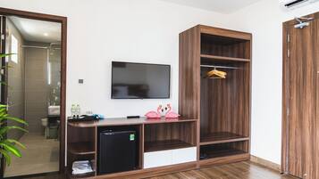 Executive Room, Balcony, Sea View | Premium bedding, minibar, individually decorated, individually furnished