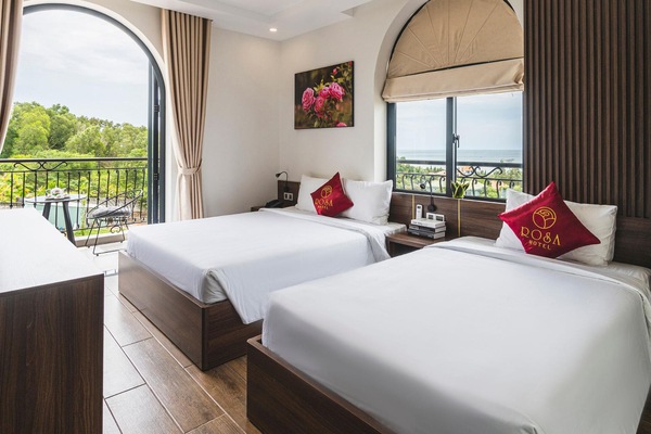 Deluxe-Dreibettzimmer, Balkon, Meerblick | Hochwertige Bettwaren, Minibar, individuell dekoriert