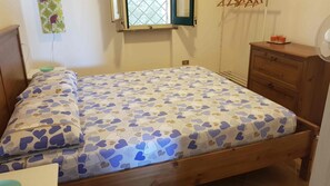 3 chambres, fer et planche à repasser, Wi-Fi, draps fournis