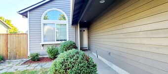 Spacious & Conveniently Located 4/2.5 House