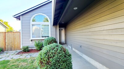 Spacious & Conveniently Located 4/2.5 House
