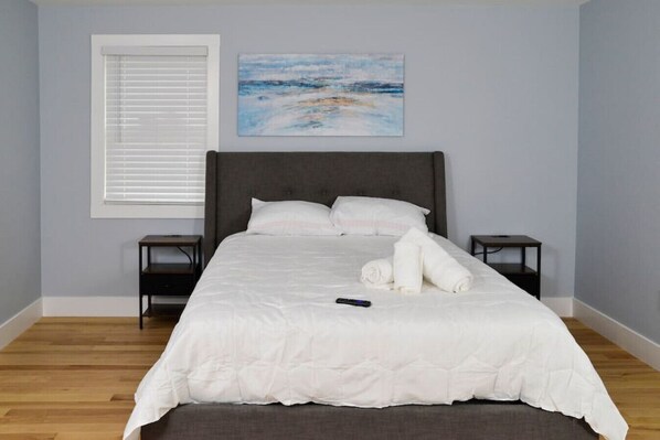 4 bedrooms, desk, iron/ironing board, free WiFi