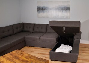 Smart TV, video games - Lake Access 4 Bed 3 Full Bath (Billerica)