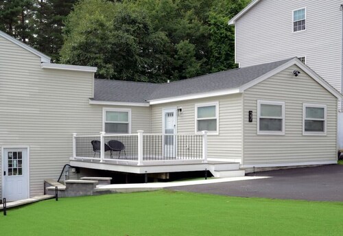 Lake Access 4 Bed 3 Full Bath