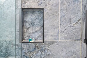 Hårføner og håndklær