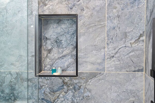 Hårføner og håndklær