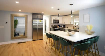 Lake Access 4 Bed 3 Full Bath