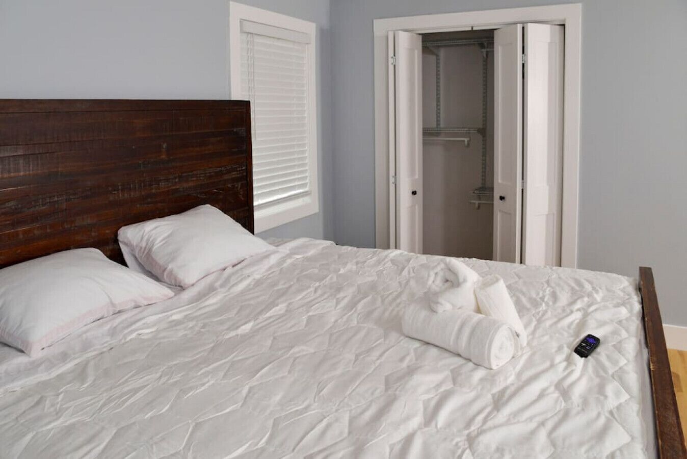 4 soverom, skrivebord, strykejern/-brett og wi-fi (inkludert)