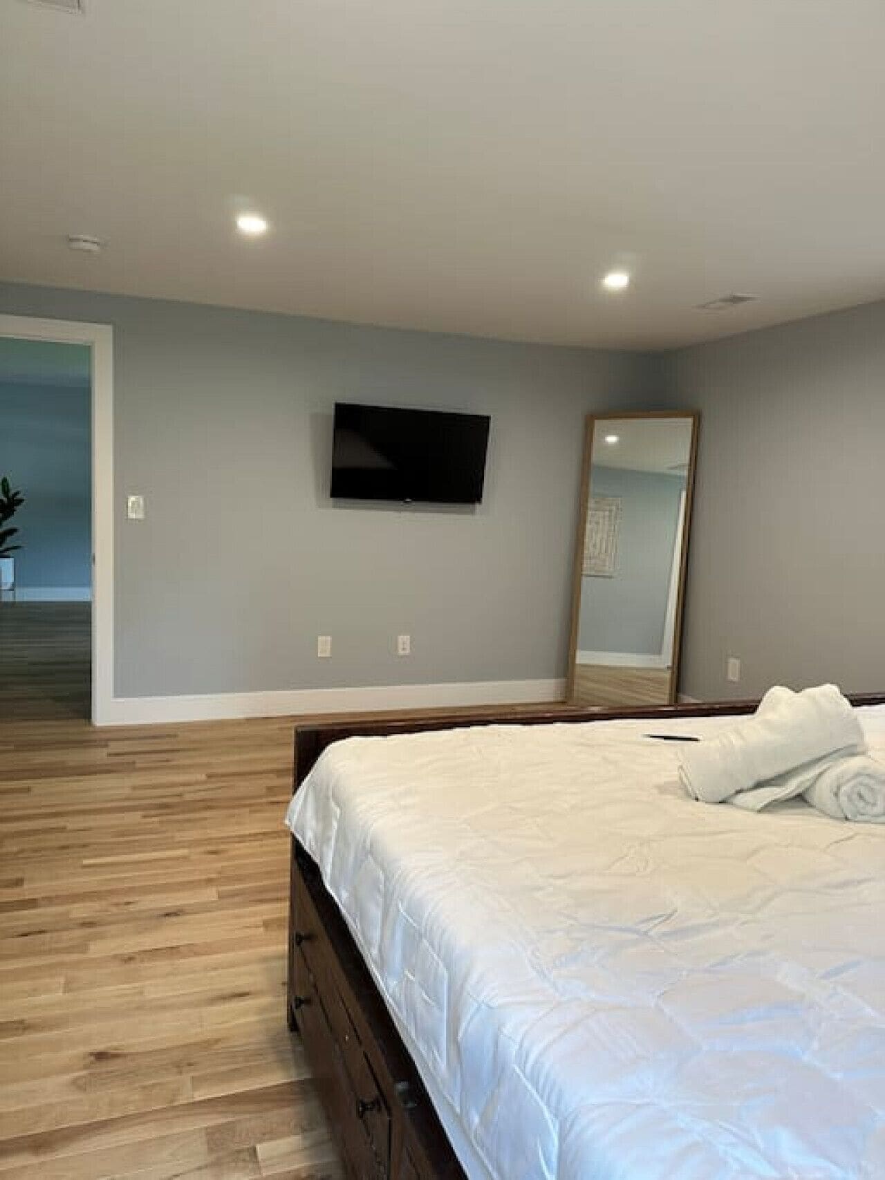 4 slaapkamers, een bureau, een strijkplank/strijkijzer, gratis wifi