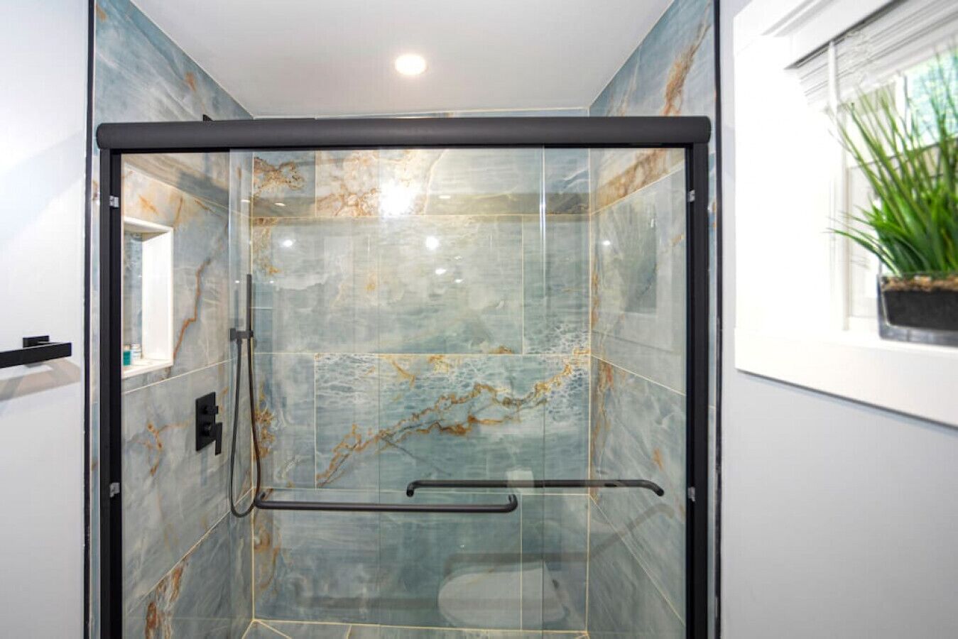 Sèche-cheveux, serviettes fournies