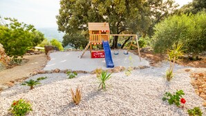 Zona de juegos infantil al aire libre