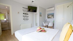 Habitación Deluxe con 1 cama doble o 2 individuales, 1 habitación, no fumadores, vistas al valle | Caja fuerte, cortinas opacas, tabla de planchar con plancha