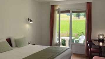 Habitación clásica doble, 1 cama de matrimonio grande | Escritorio, wifi gratis, ropa de cama