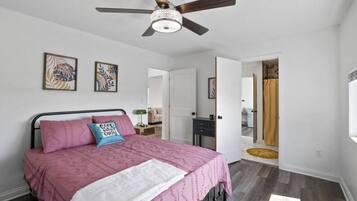 3 bedrooms, iron/ironing board, WiFi, bed sheets