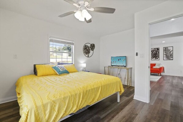 3 bedrooms, desk, iron/ironing board, travel crib