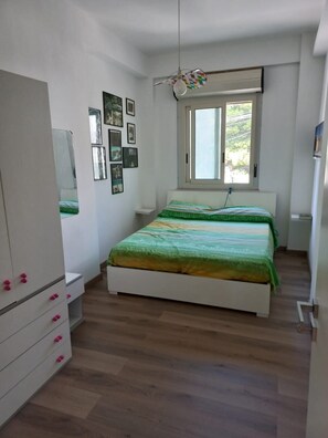 3 makuuhuonetta, silitysrauta/-lauta, vauvan matkasänky, ilmainen Wi-Fi