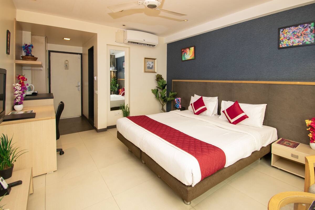 Deluxe Room | 1 bedroom, desk, WiFi (free), bed sheets