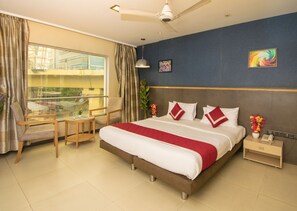 Deluxe Room | 1 bedroom, desk, free WiFi, bed sheets - Octave Koregaon Park (Pune)