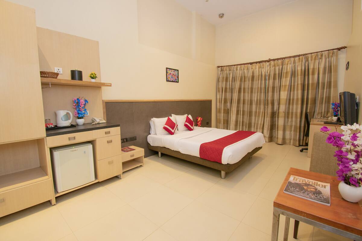 Family Suite | 1 bedroom, desk, WiFi (free), bed sheets
