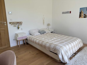 4 habitaciones, cuna de viaje, wifi y ropa de cama 