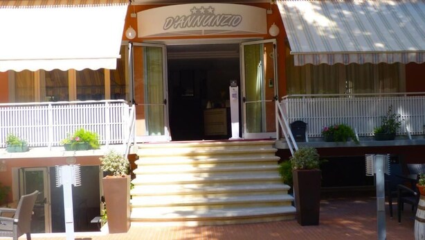 A building with a sign reading "D'ANNUNZI" and a staircase leading to the entrance. - Hotel D'annunzio (Cattolica)