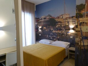 In-room safe, desk, soundproofing, travel cot - Hotel D'annunzio (Cattolica)