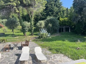 Outdoor dining - Country house on Monte Maderno with 260* lake view on 15000 square meters of parkland (Toscolano Maderno)