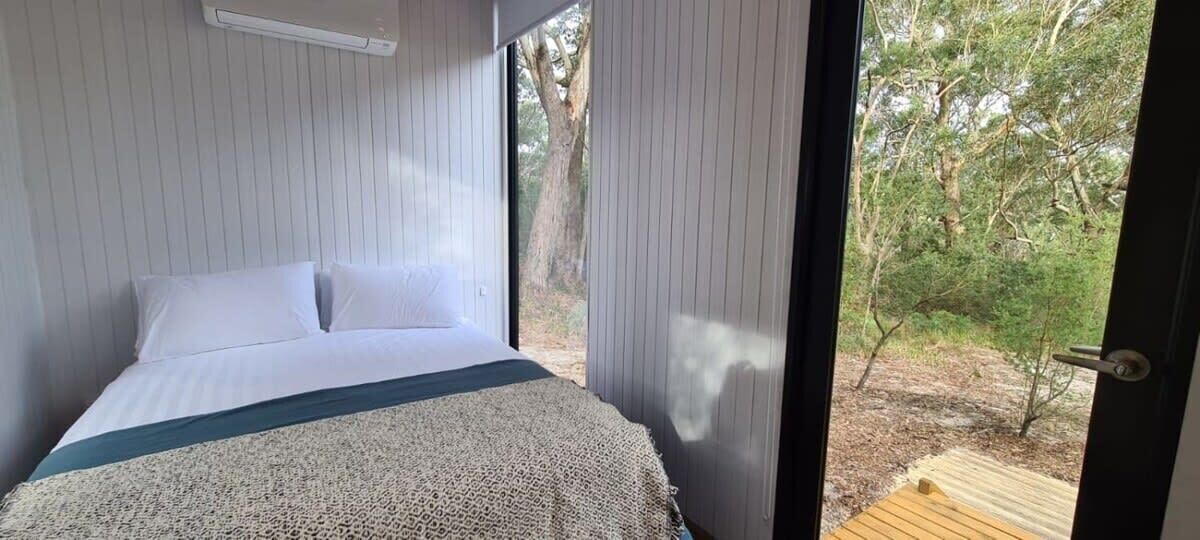 1 bedroom, bed sheets