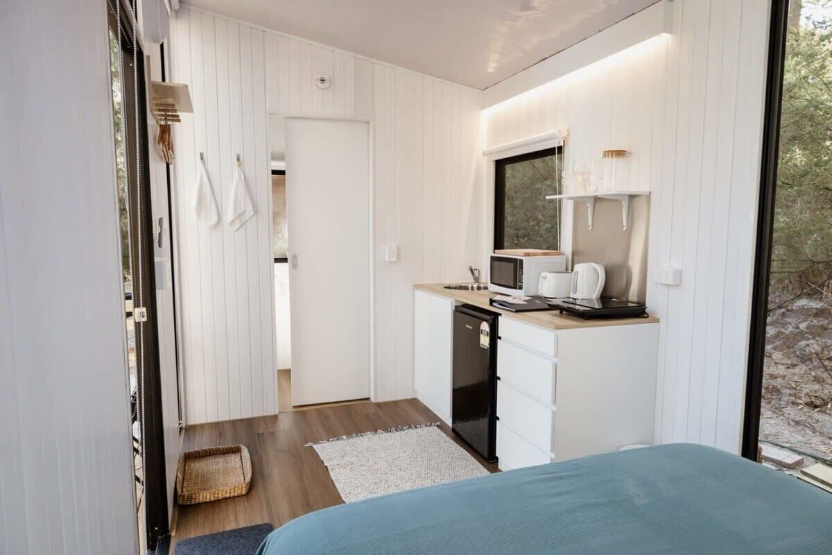 1 bedroom, bed sheets