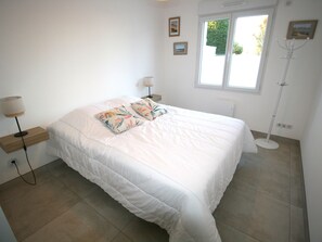 3 bedrooms, iron/ironing board, travel crib, free WiFi